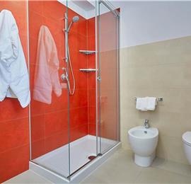 5 bedroom villa with infinity pool, Castellammare del Golfo, sleeps 9